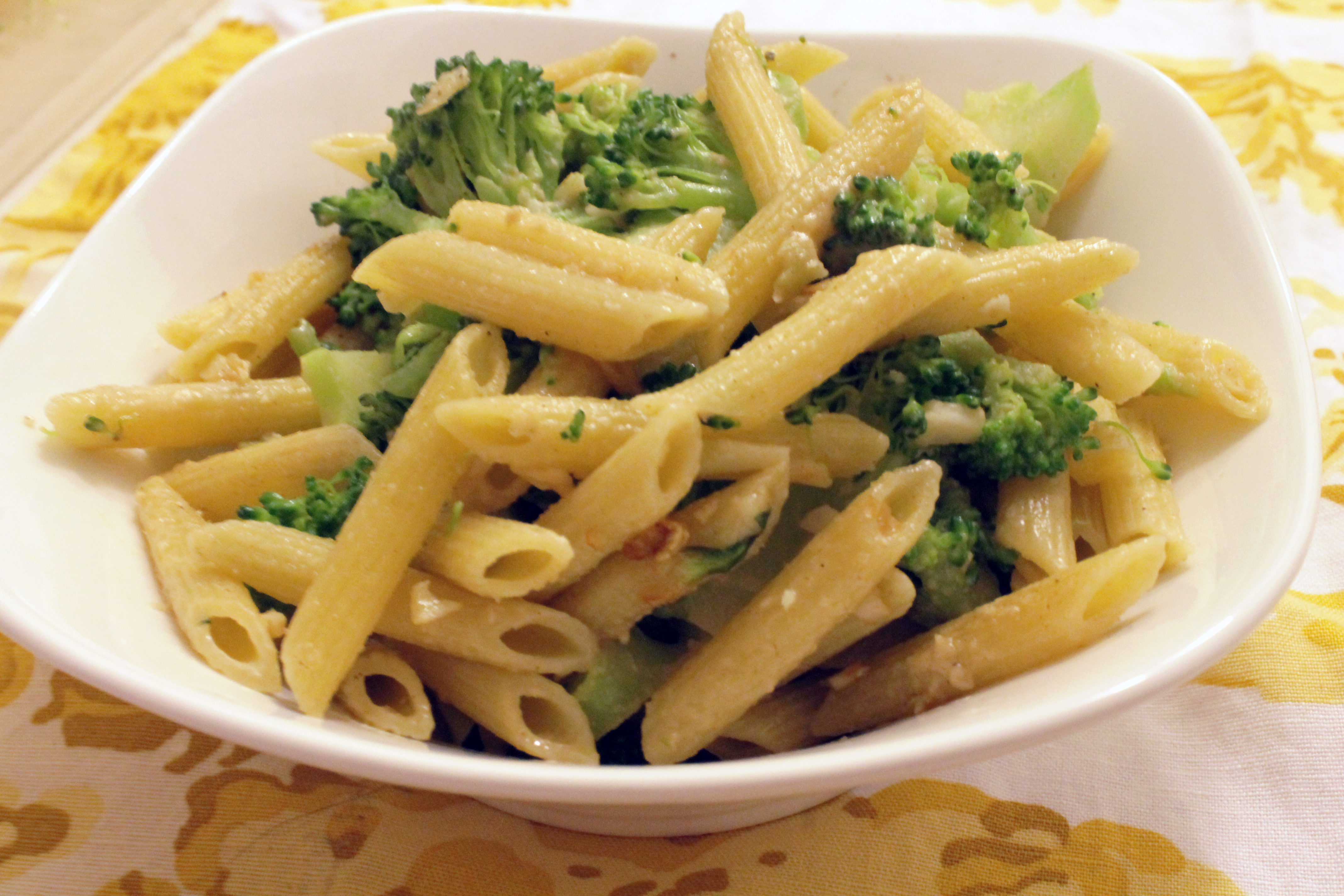 Comfort Food: Vegan Penne Alfredo with Broccoli | Peaceful Dumpling