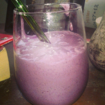 raw blueberry banana smoothie