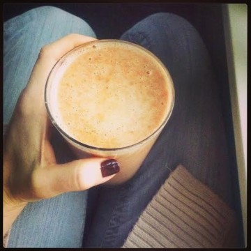 Beauty smoothie for winter skin - ginger carrot banana almond