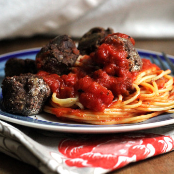 Spaghetti and Black Bean Mushroom Vegan Meatballs