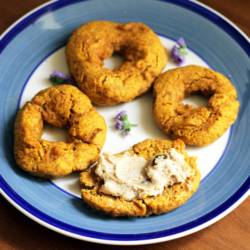 GF Pumpkin Bagels with Cinnamon Raisin Cashew Cream CheeseGF Pumpkin Bagels with Cinnamon Raisin Cashew Cream Cheese