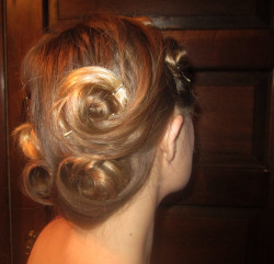 Retro Vegan Bombshell: Pin Curls