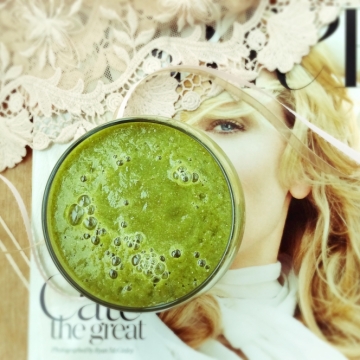 Holiday Detox Recipes: Lime, Kale, and Mint Smoothie