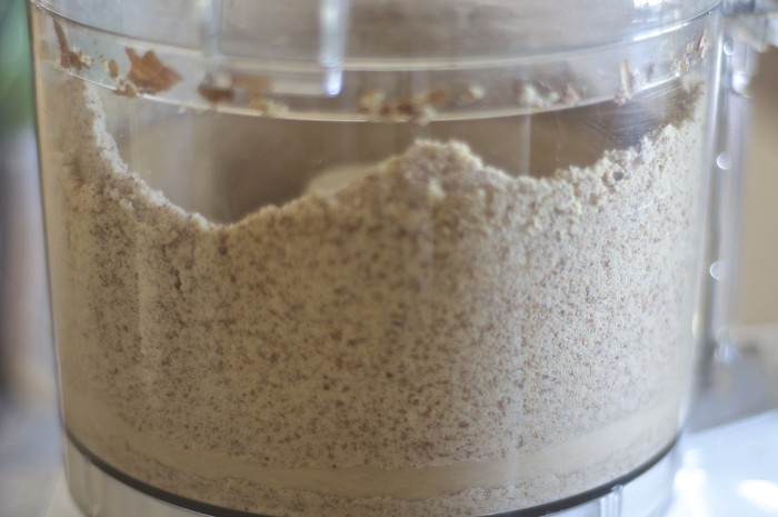 Raw Vegan Recipes: Homemade Almond Butter