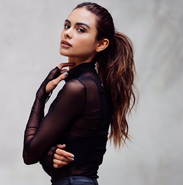 Vegan Model Sophia Miacova Cleared Her Cystic Acne With This Natural ...