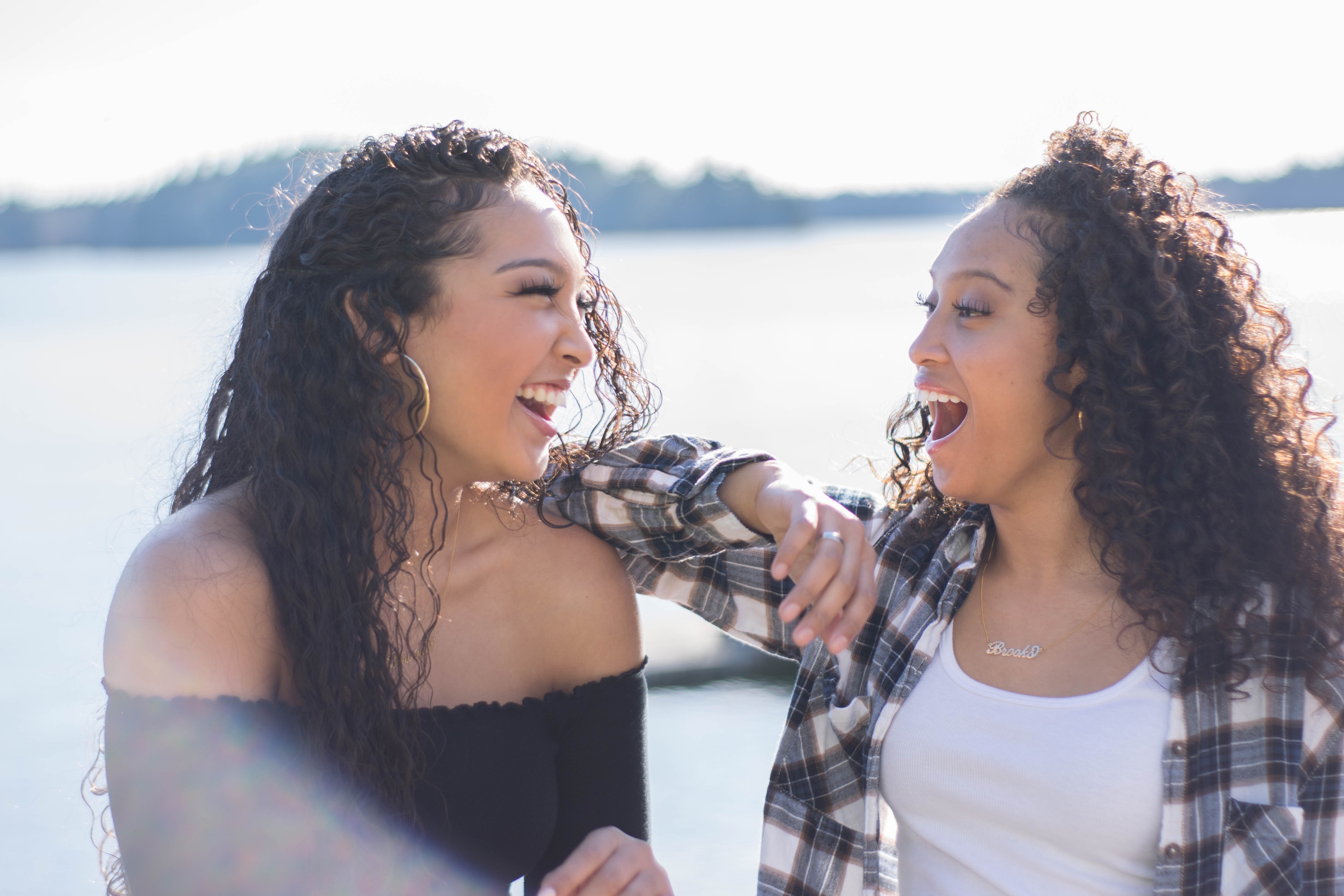 Body language techniques for meeting new people