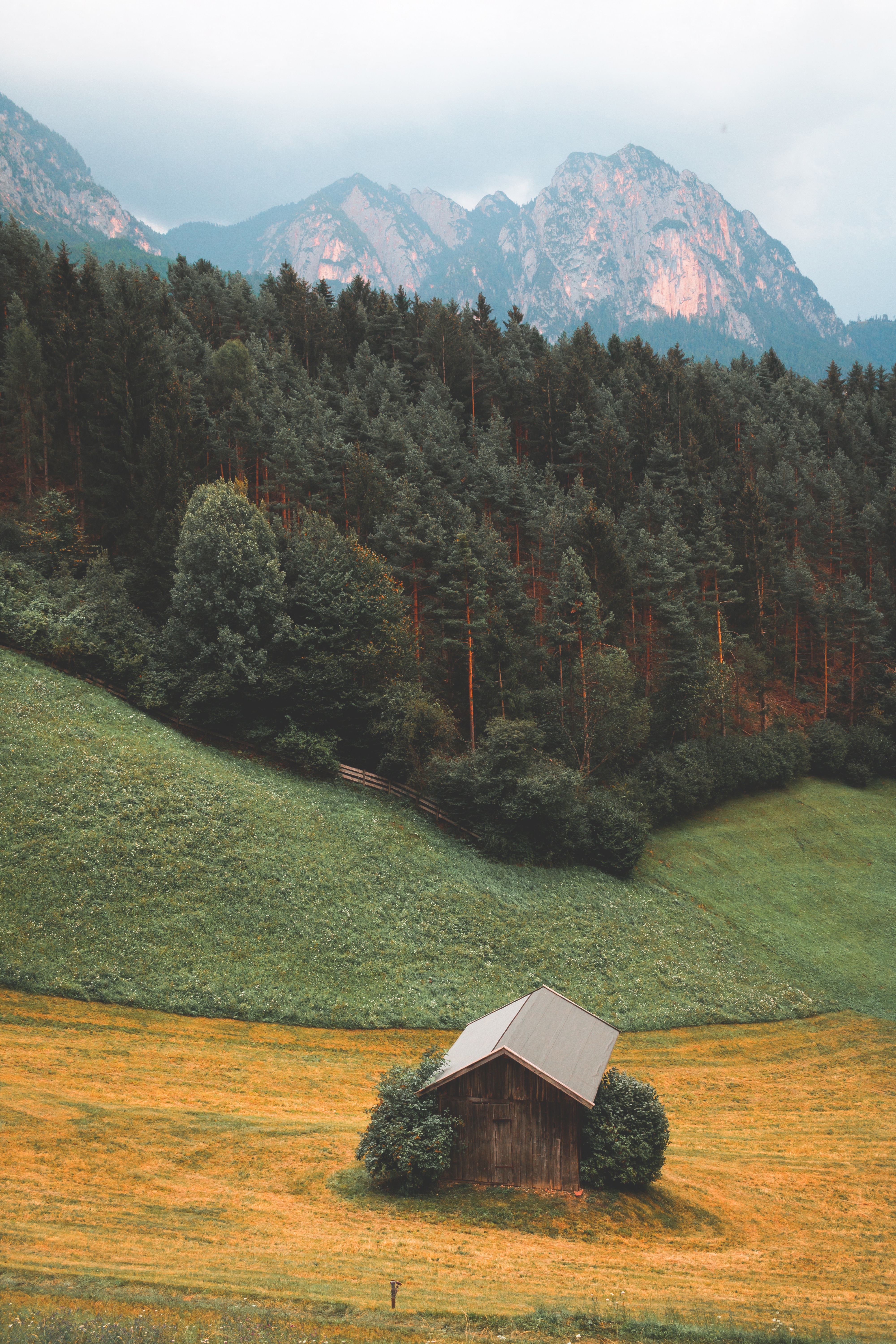 fighting_anxiety-visualization-shed-brown-golden-mountains