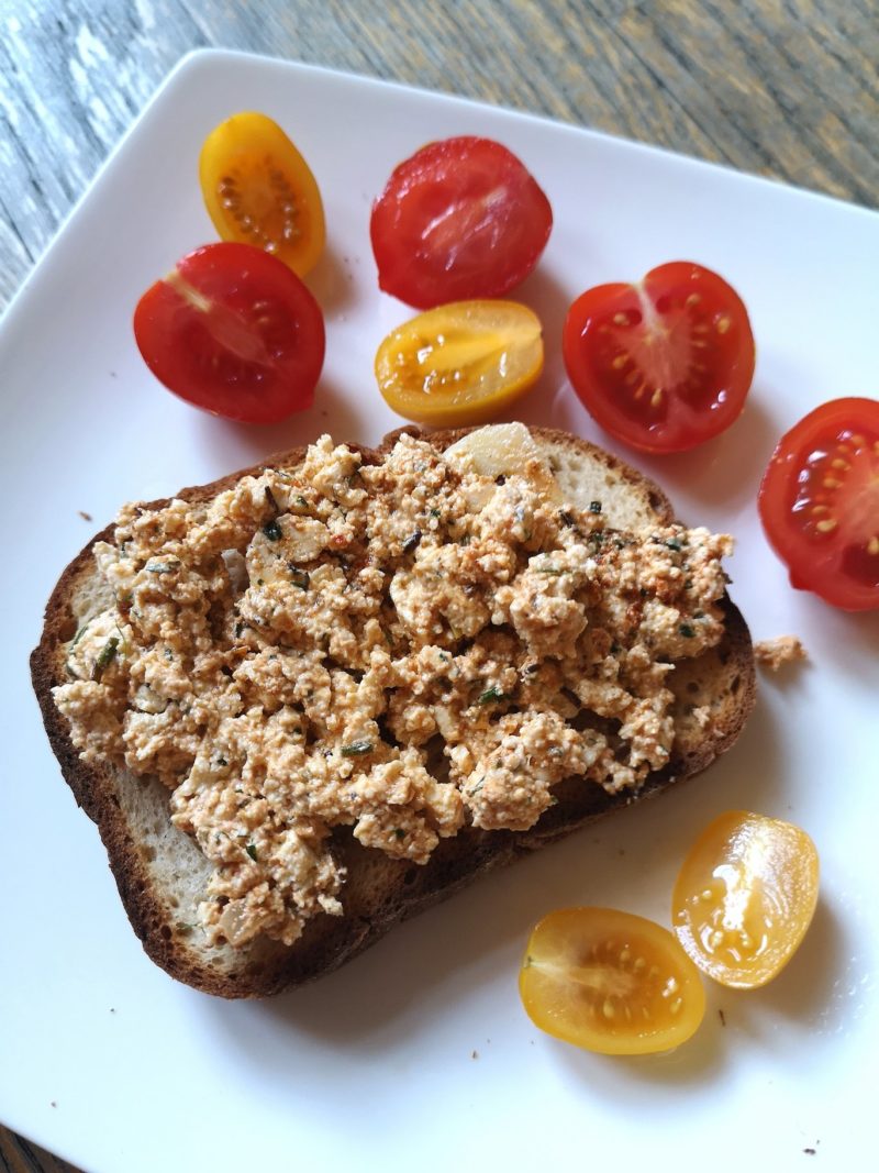 Vegan Kőrözött (Hungarian Cottage Cheese Spread)