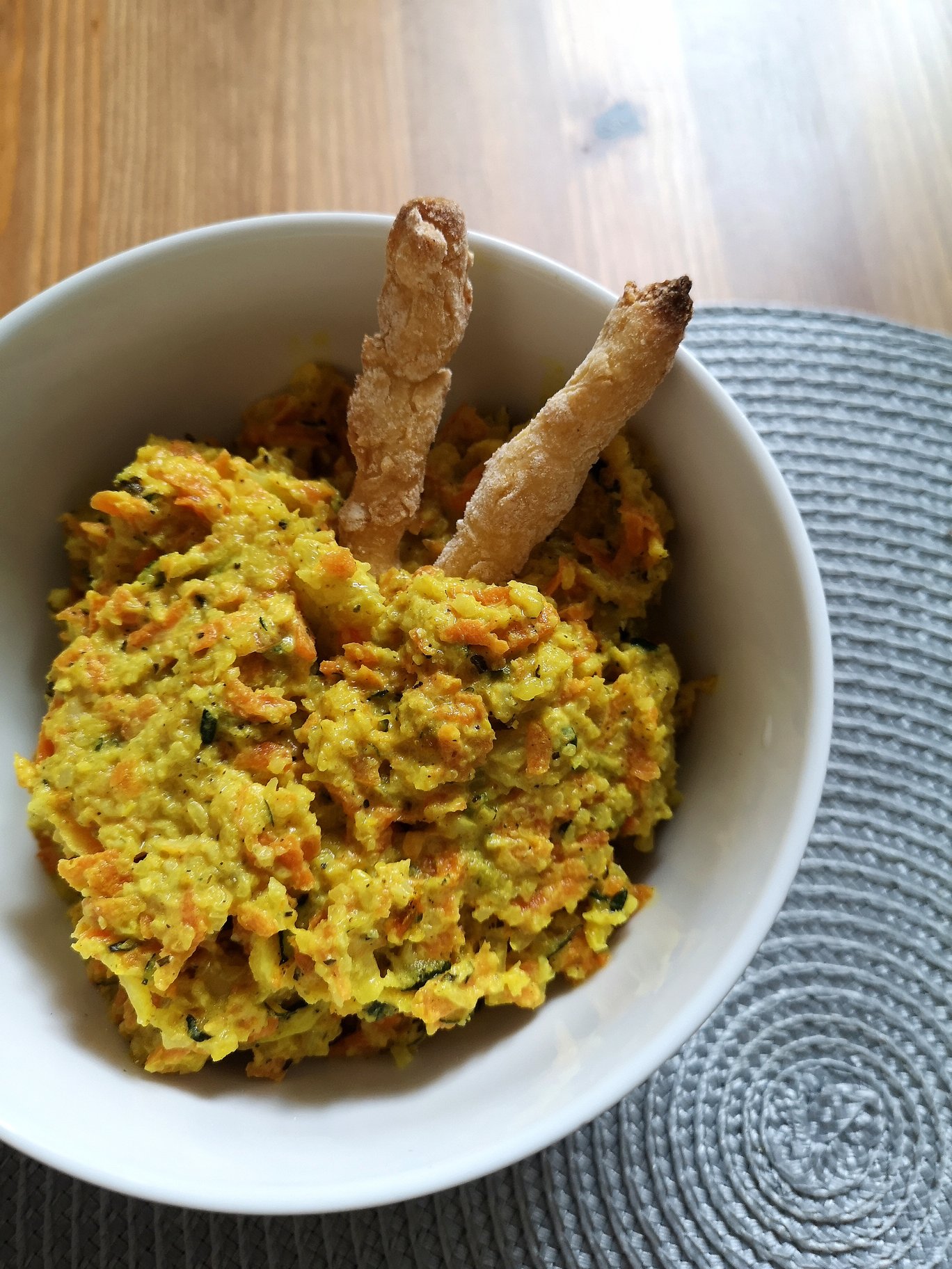 veggie cream dip with breadsticks