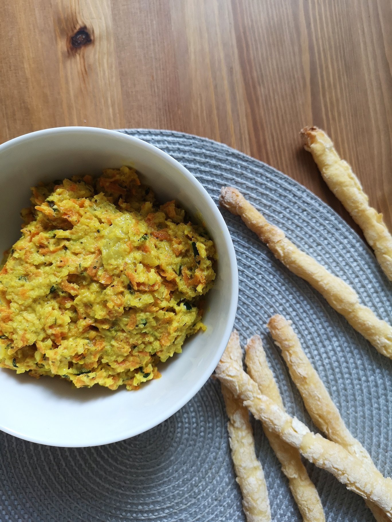 veggie cream dip with breadsticks