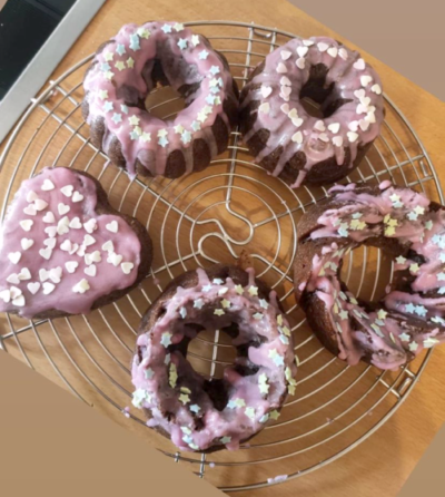 vegan red wine cakes on a cooling rack