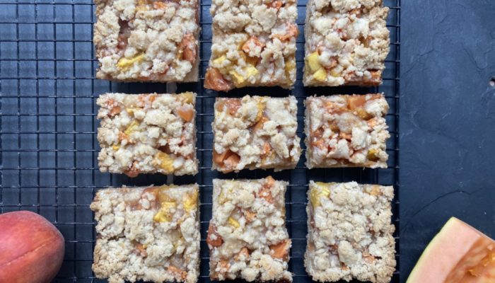 vegan peach papaya crumble bars